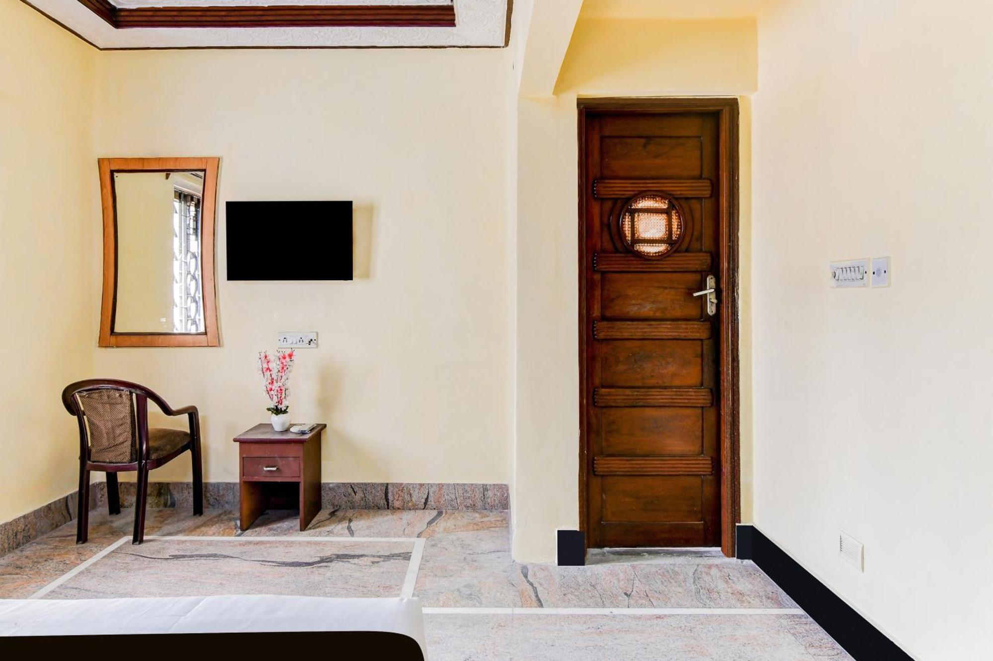 Super O Lenin Sarani Hotel